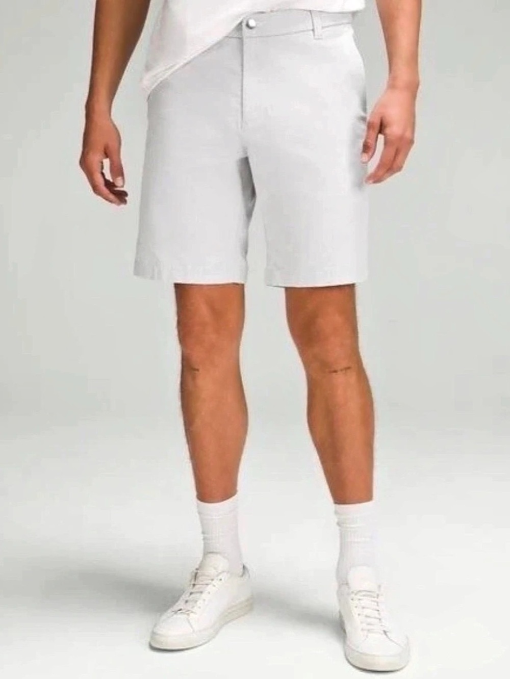 Lululemon Commission Short in White Black Size 36